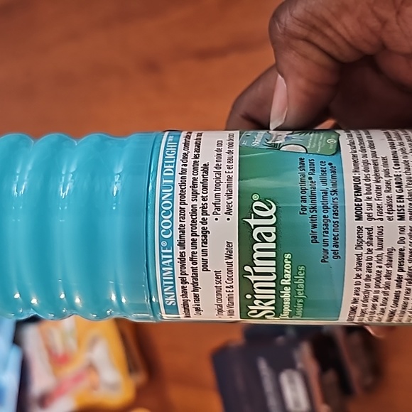Skintimate Razor & Shave Cream Bundle Deal - Picture 5 of 6
